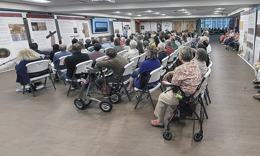 Hundreds attend Shroud exhibit in Middleton